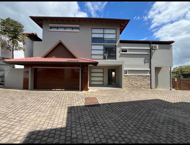 5 BEDROOM CLUSTER FOR SALE IN IZINGA RIDGE